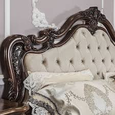 Как классическая кровать влияет на восприятие пространства спальни